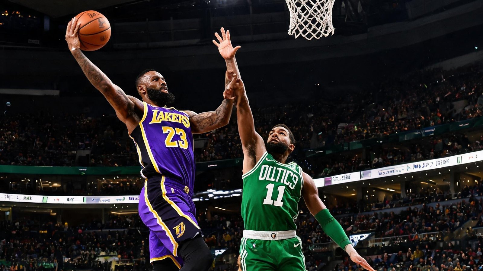NBA篮球比赛湖人队与凯尔特人队对抗，球员上篮画面